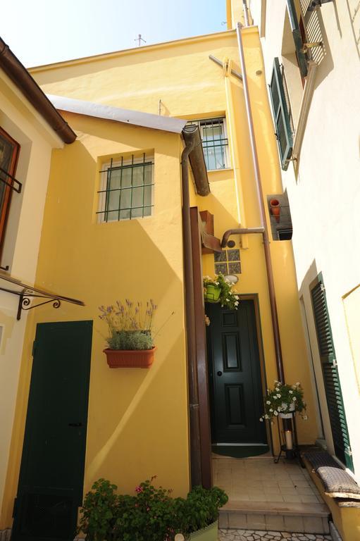 B&B Aurora Domus D'A-Mare Pesaro Exterior foto