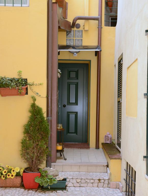 B&B Aurora Domus D'A-Mare Pesaro Exterior foto